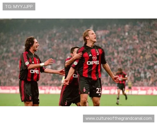 西布罗姆维奇俱乐部历史辉煌与挑战并存的成长轨迹探析