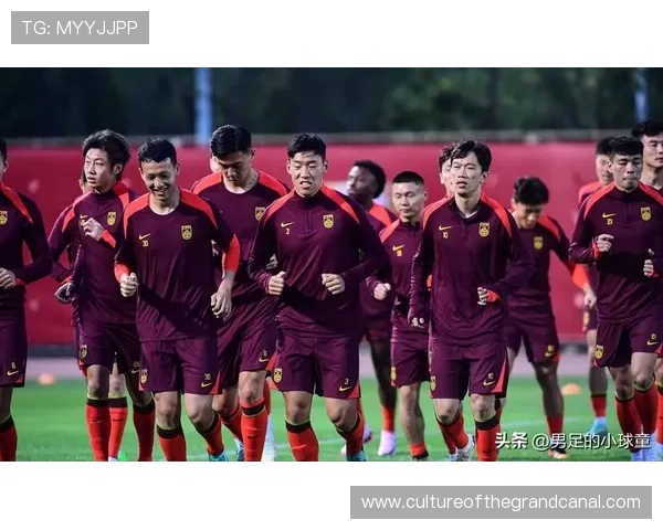 中国足球联赛新赛季正式开幕 各队阵容调整备战精彩对决