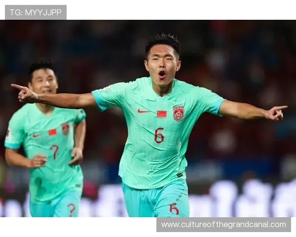 国足客场逆转夺冠全场沸腾新星闪耀引爆球迷热情