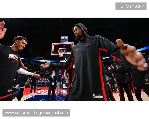 NBA最新动态：詹姆斯与杜兰特齐齐复出 球迷热议新赛季竞争格局