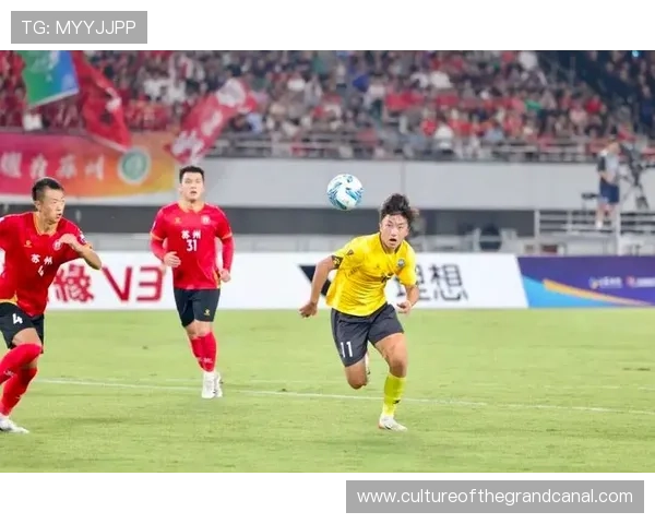 中国篮球队力克强敌晋级世界杯四强 赛场展现超强韧性与团队协作