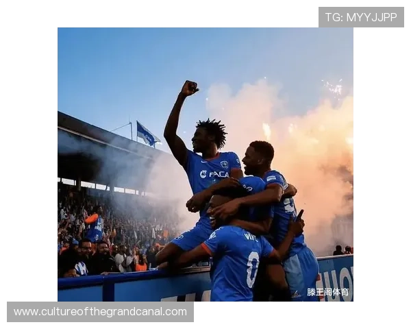 曼城足球俱乐部崛起之路：从辉煌历史到现代霸主的完美转型