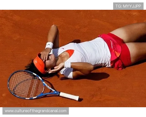 网球赛季新动态：顶级选手争夺激烈 法网冠军争夺战前瞻分析