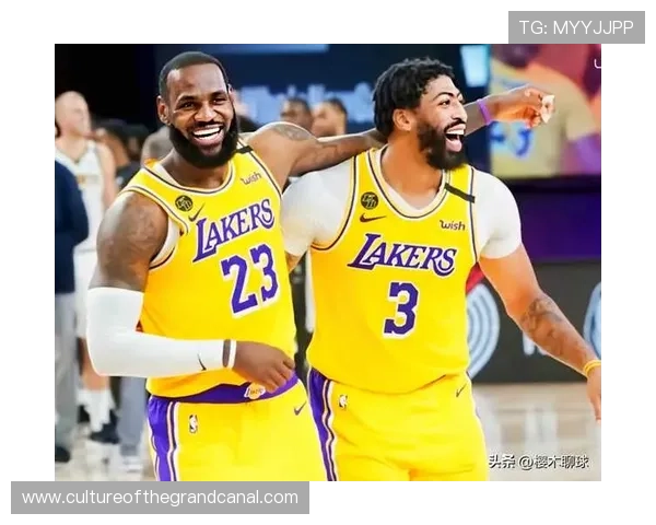 詹姆斯再度刷新纪录湖人逆转取胜年轻核心崛起掀起全联盟热议 詹姆斯再度刷新纪录湖人逆转取胜年轻核心崛起掀起全联盟热议