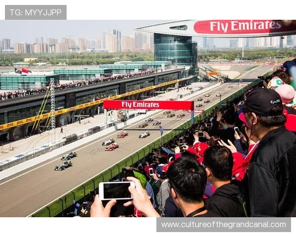 F1赛季最新动态：各车队备战进展及赛道改动引发关注