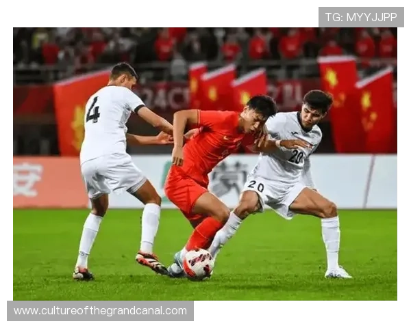 中国足球新星崛起:年轻球员在国际赛场上大放异彩助力球队冲击世界杯 中国足球新星崛起:年轻球员在国际赛场上大放异彩助力球队冲击世界杯