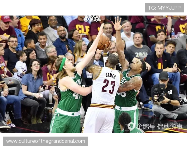 最新NBA动态：詹姆斯再创历史纪录勇士迎来新赛季挑战