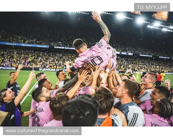 梅西加盟迈阿密国际首战闪耀 连续助攻助球队迎来胜利